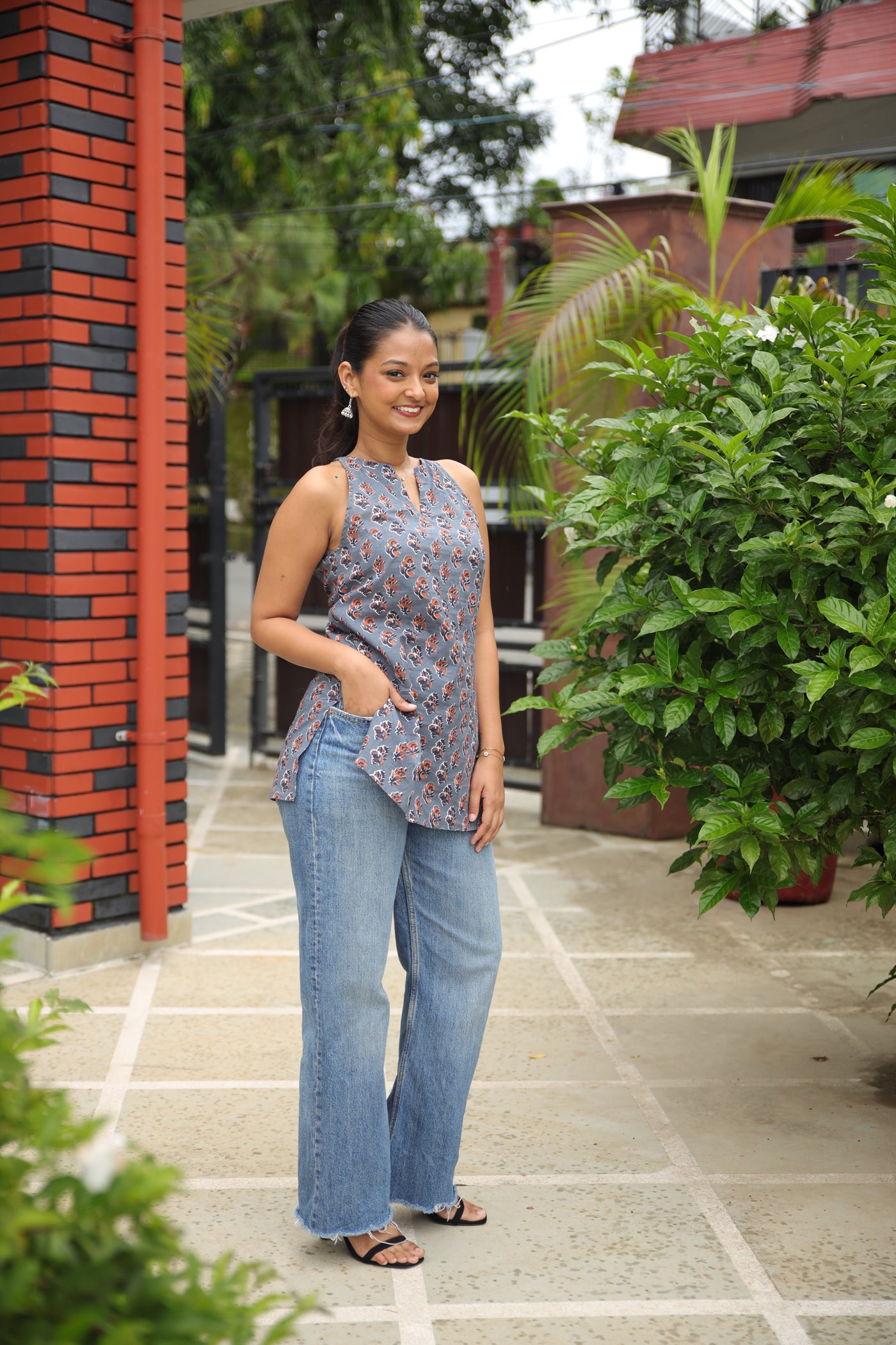 Grey Sleeveless Short Kurti